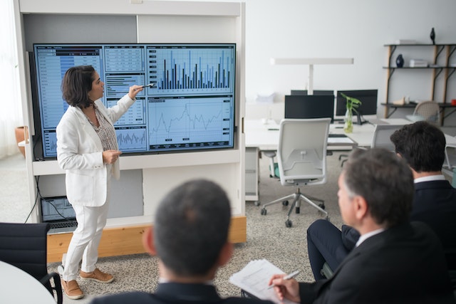How to build a data analytics team for digital business